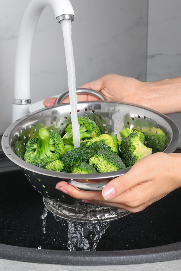 wash broccoli 