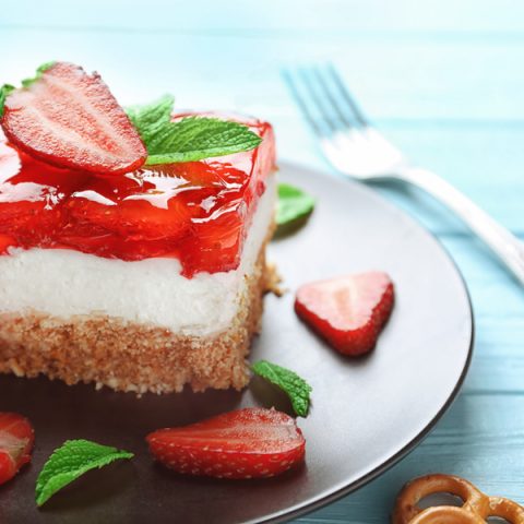 strawberry pretzel dessert