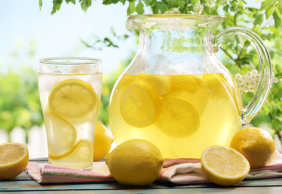 The best homemade lemonade recipe – refreshing & delicious!