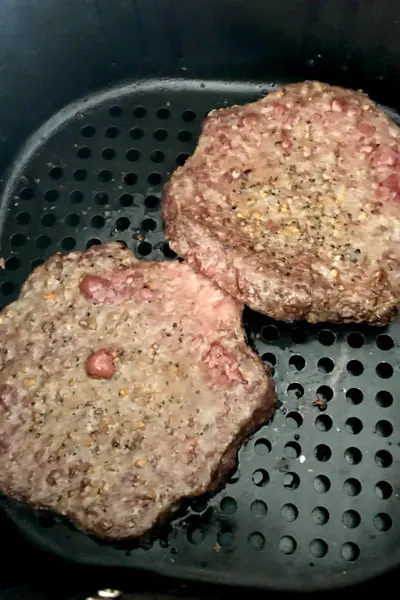 Frozen hamburger shop patties in airfryer