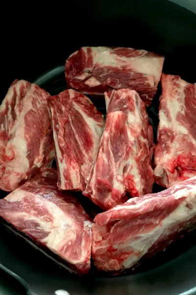 beef back ribs in basket
