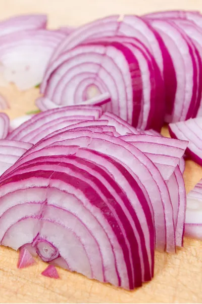 sliced red onions