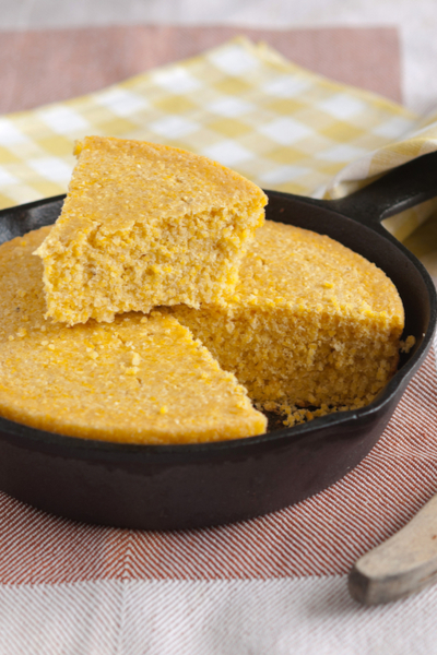 https://makeyourmeals.com/wp-content/uploads/2019/07/slice-of-cornbread.jpg