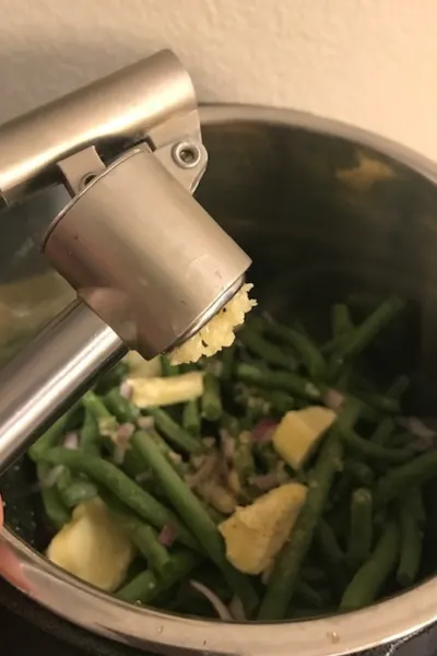 garlic press 