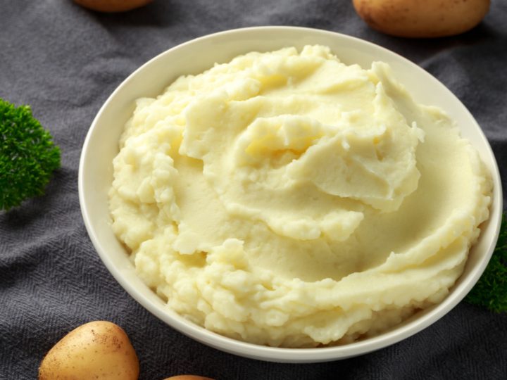 https://makeyourmeals.com/wp-content/uploads/2019/10/large-batch-mashed-potatoes-featured-720x540.jpg