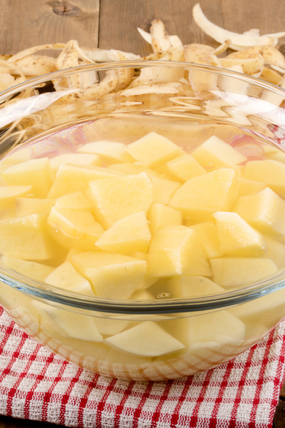 potatoes-soaking-in-water-make-your-meals