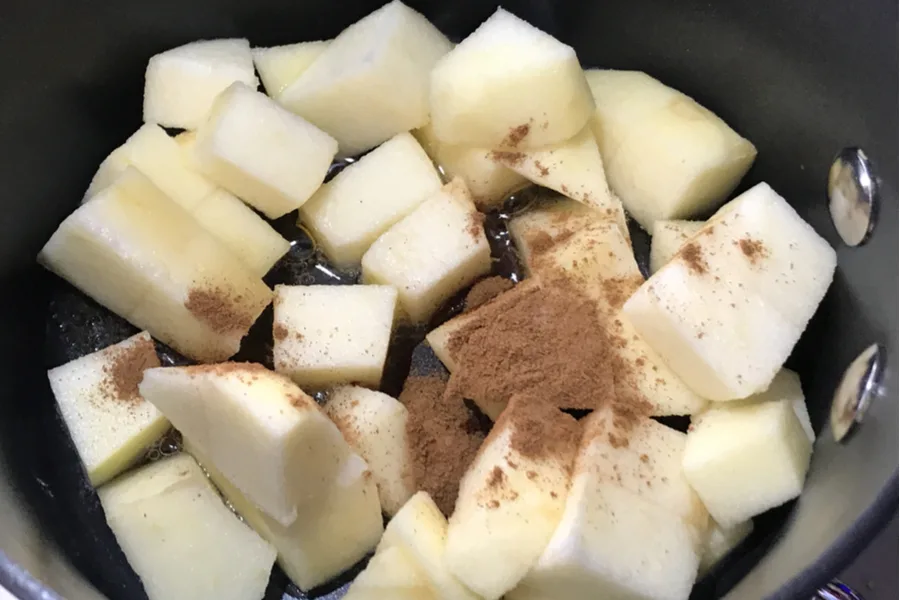 cinnamon apples quinoa breakfast bowl 
