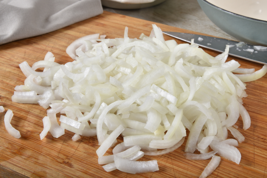 sliced onions 