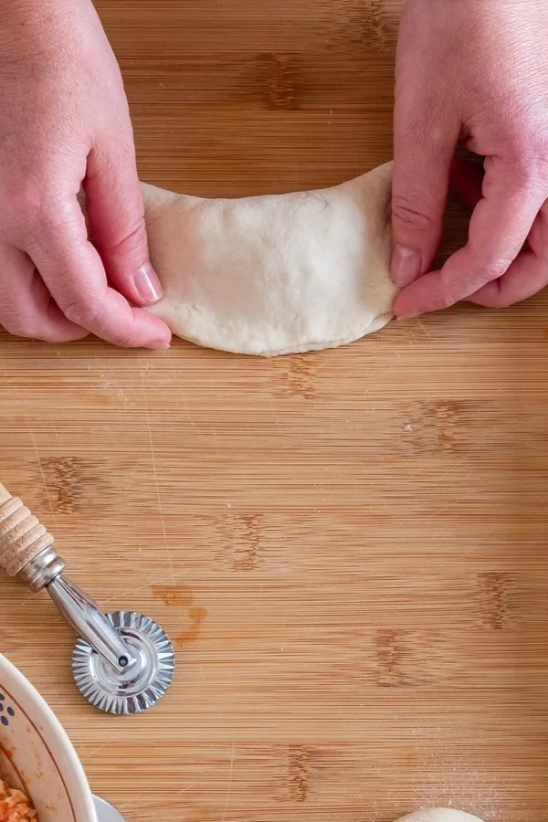 seal edges calzone