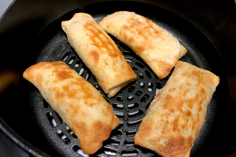 air fryer breakfast egg rolls