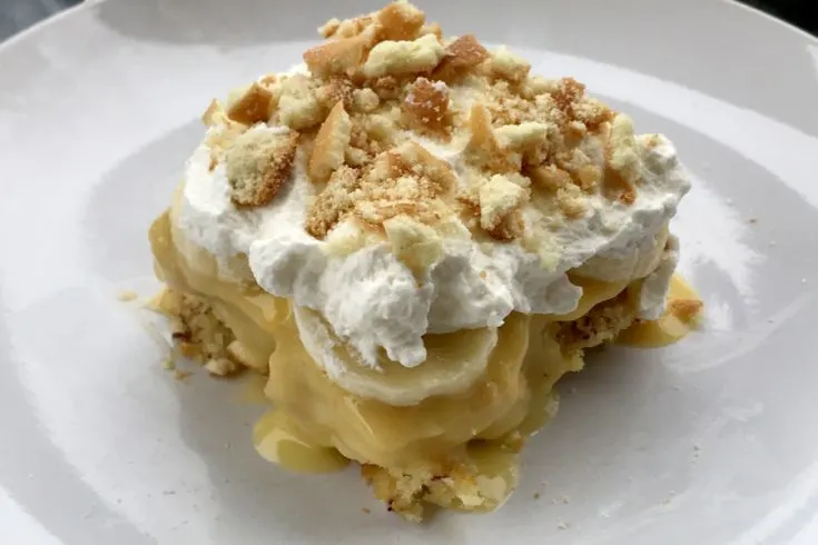 banana pudding poke cake