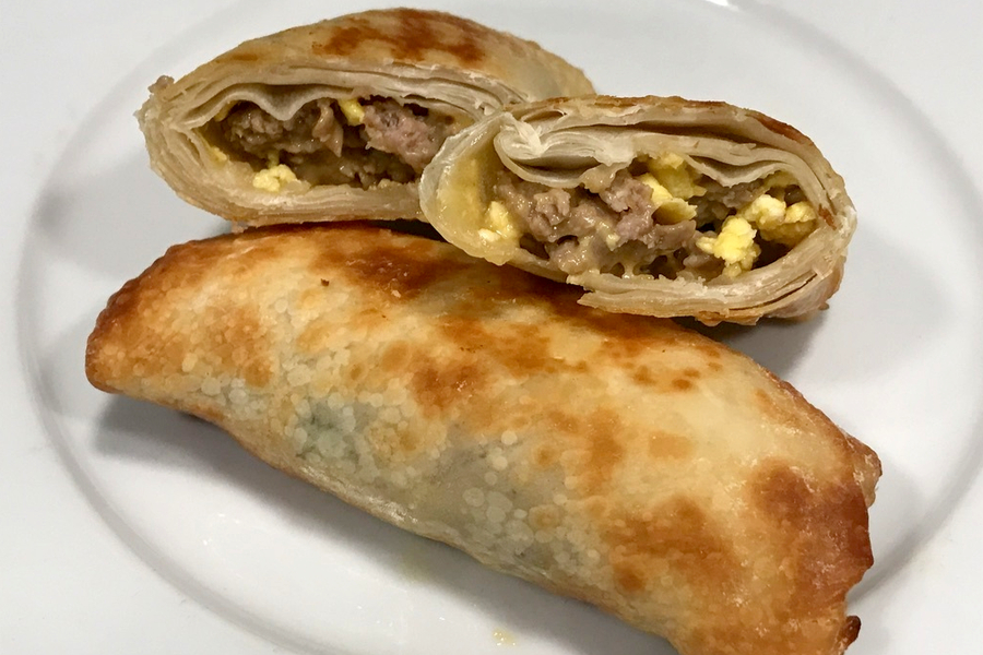 air fryer breakfast egg rolls