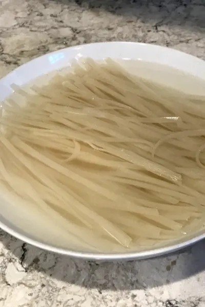 pad thai noodles 