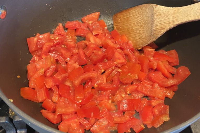 homemade-marinara-sauce-recipe-made-from-fresh-tomatoes