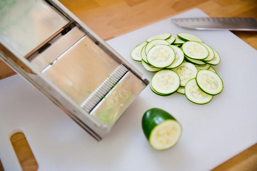 slicing zucchini 