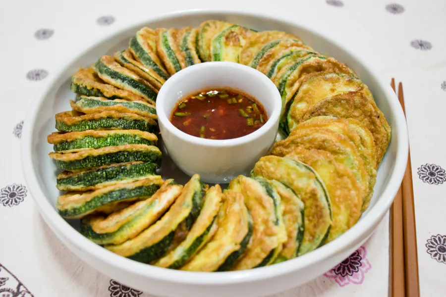 zucchini chips with thai chili 