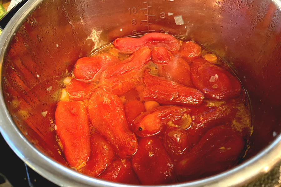 cooked tomatoes for sauce 