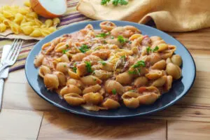 slow cooker creamy beef and shells
