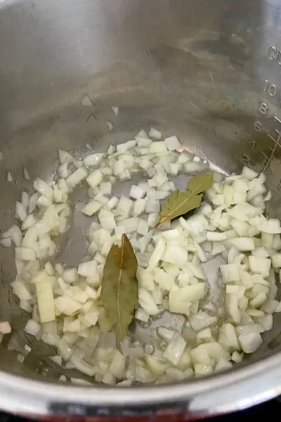 onions and bay leaves 
