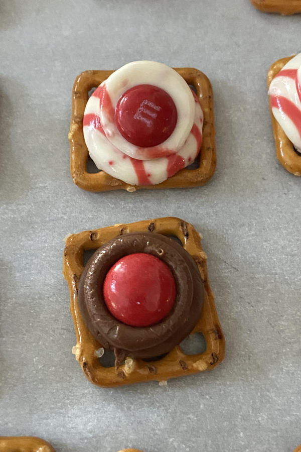 holiday pretzel treats