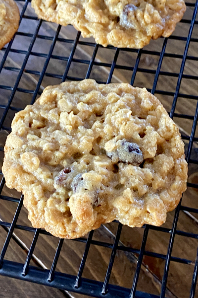 soft oatmeal raisin cookies 
