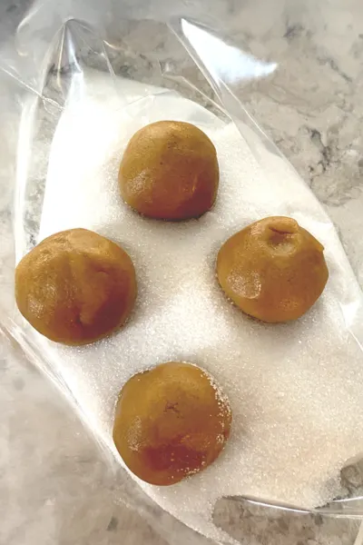 dough balls in sugar 