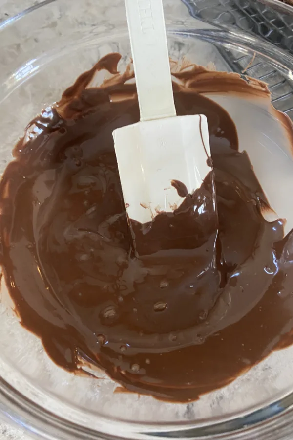 dark chocolate icing 