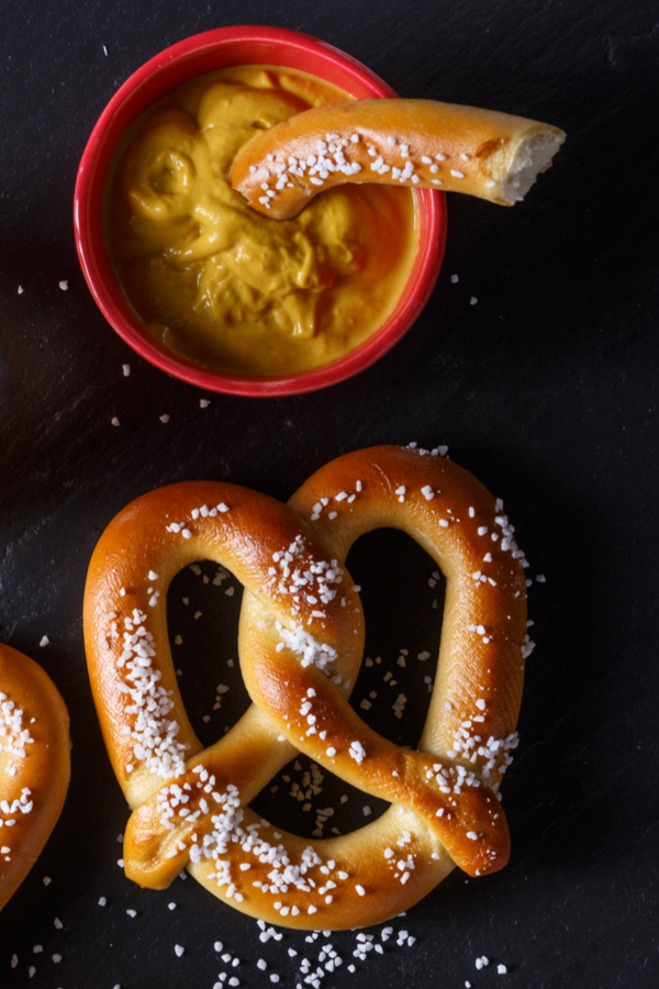 pretzel with mustard 