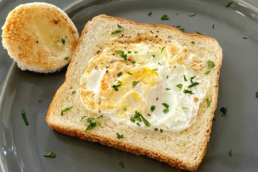 Egg In A Hole An Easy To Make Breakfast Recipe Make Your Meals