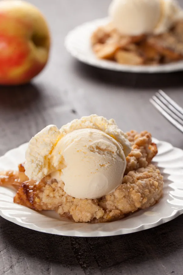 apple pie dump cake