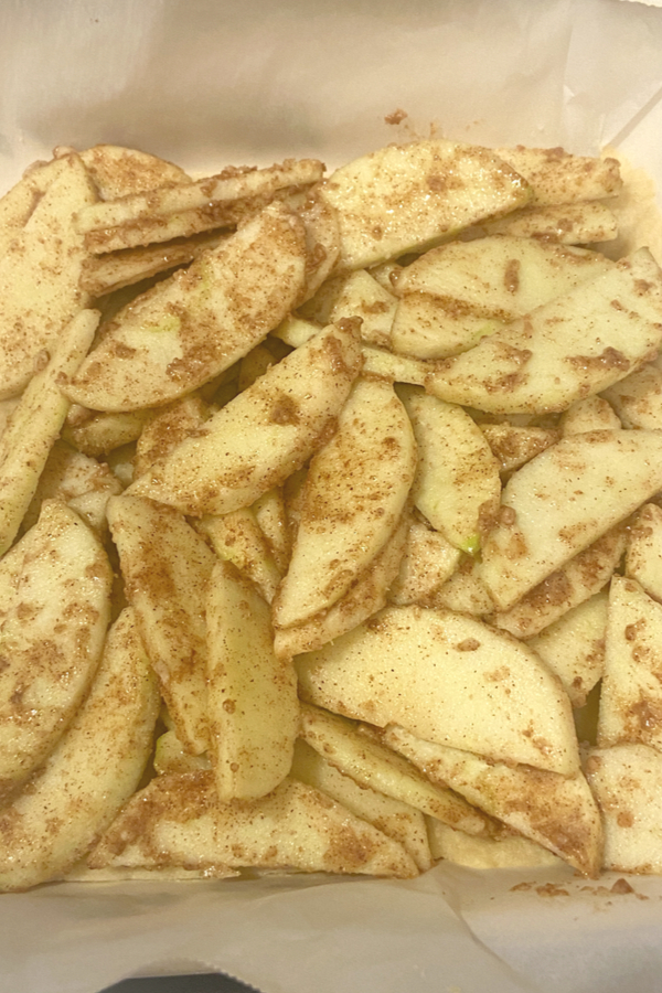 coated apple slices for apple pie bars