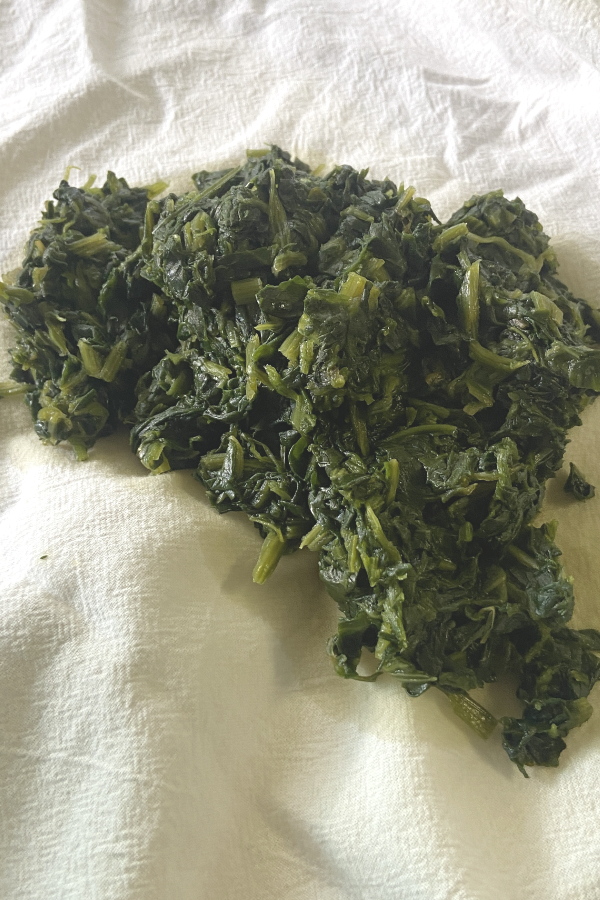cooked and drain spinach 