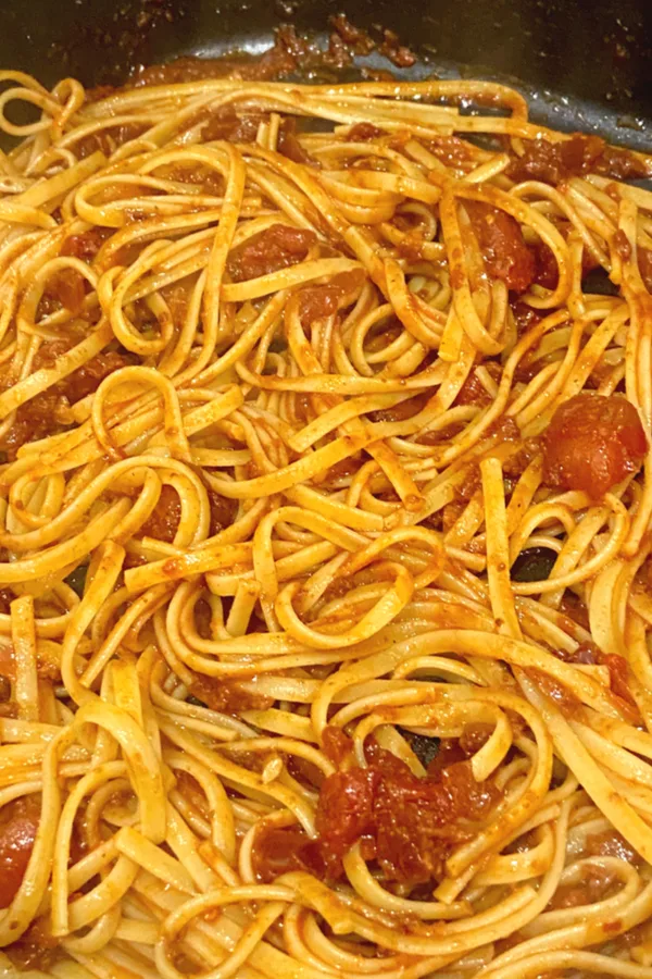 linguine noodles in sauce 