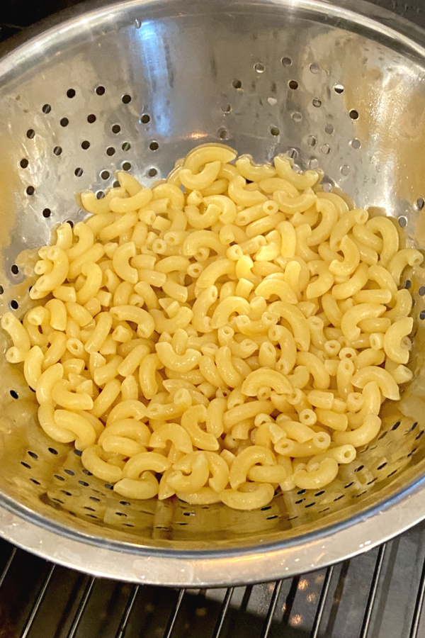cooked elbow noodles 