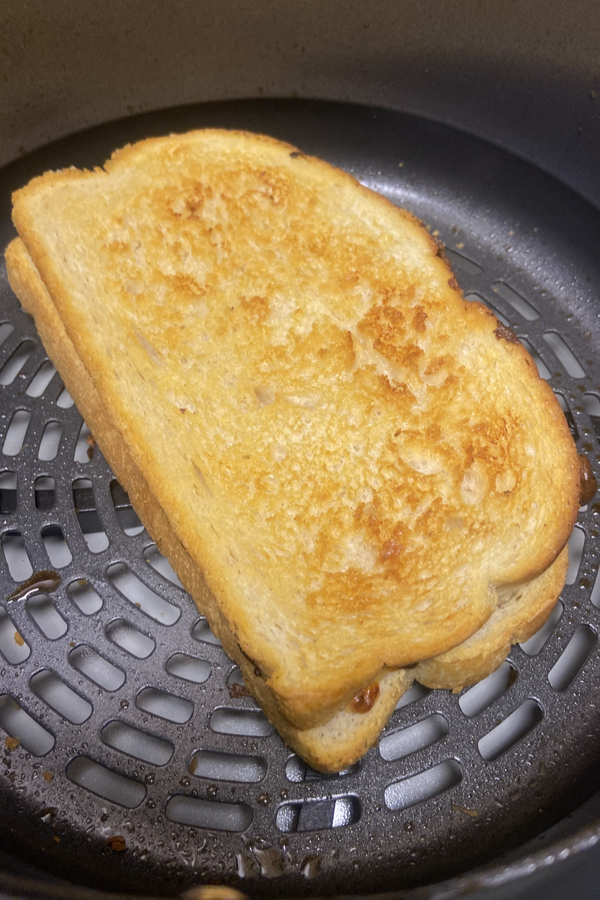 grilled cheese sandwich in air fryer