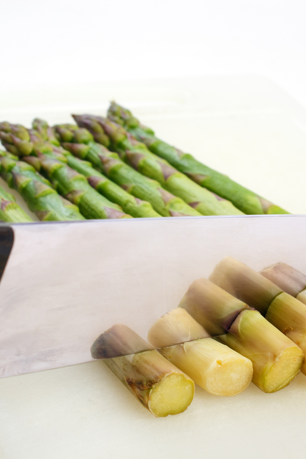 cutting ends off asparagus