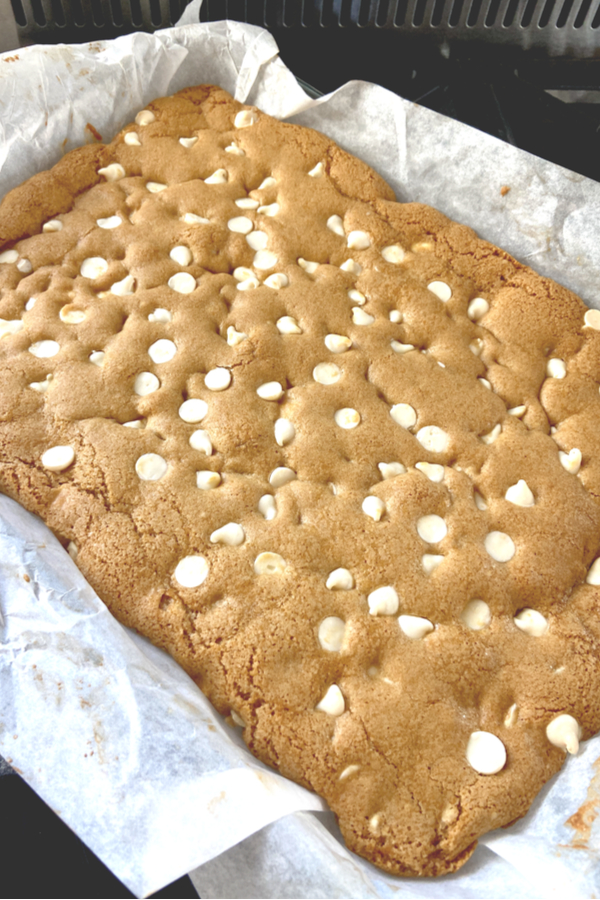 baked blondie brownies in a pan 