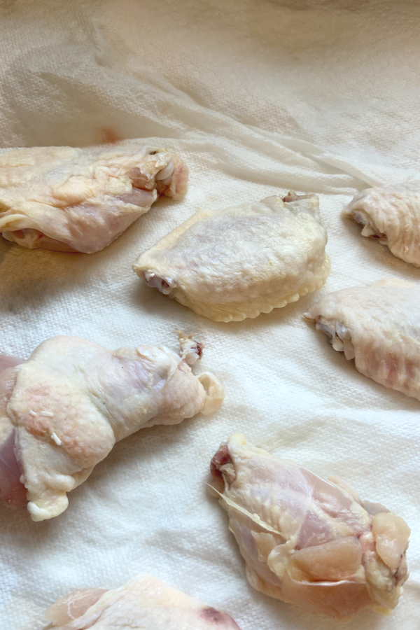 drying chicken wings on paper towels 