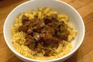 crock pot beef tips and noodles