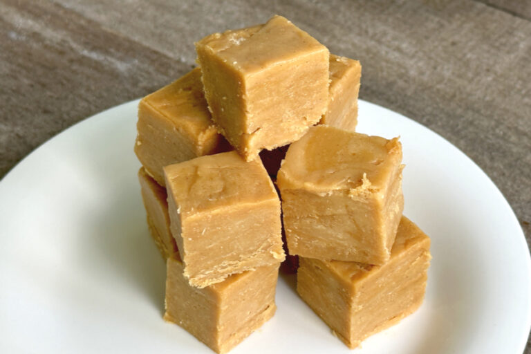 Easy Peanut Butter Fudge Only 4 Ingredients Required!