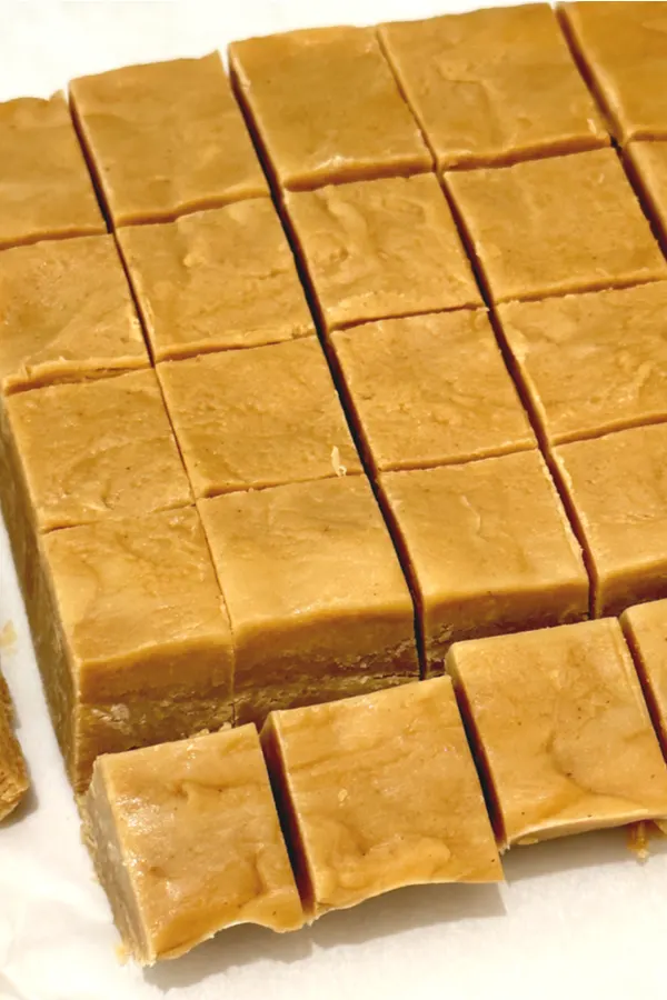 cutting peanut butter fudge