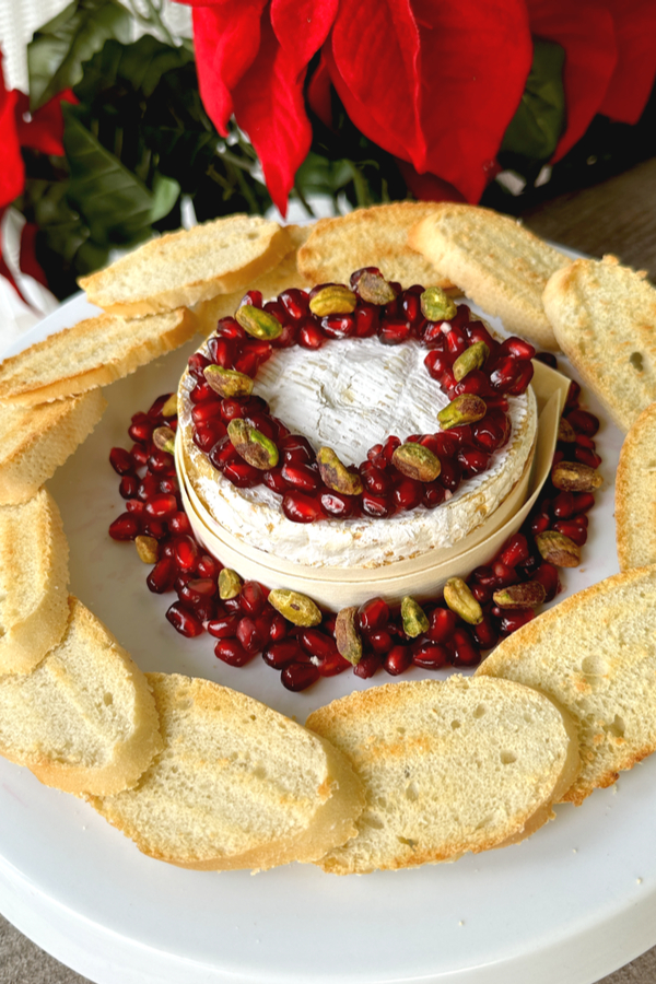 baked brie with toasted baguette slices 