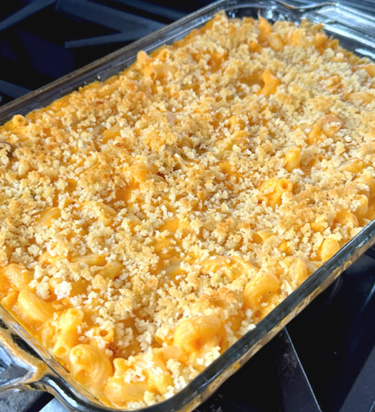 Buffalo chicken mac and cheese casserole
