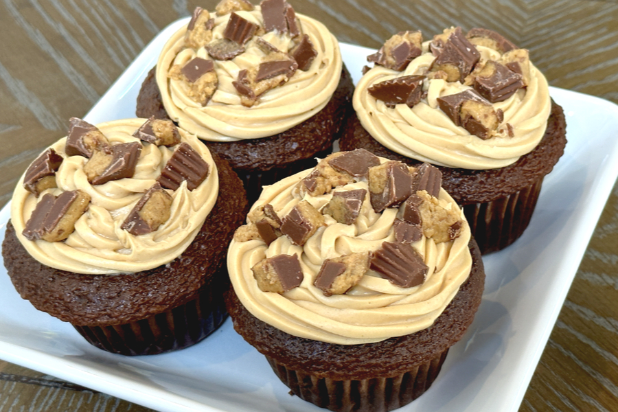Reese's Peanut Butter Cup Cupcakes Recipe Using Dry Cake Mix