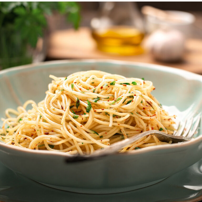 Midnight Spaghetti Recipe - (Pasta Aglio E Olio)