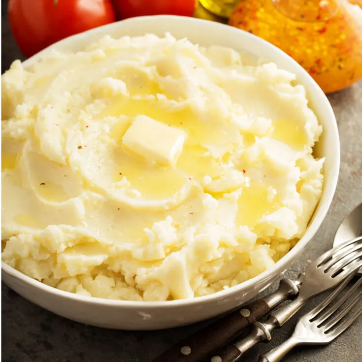 bowl of mashed potatoes that cooked in a crock pot