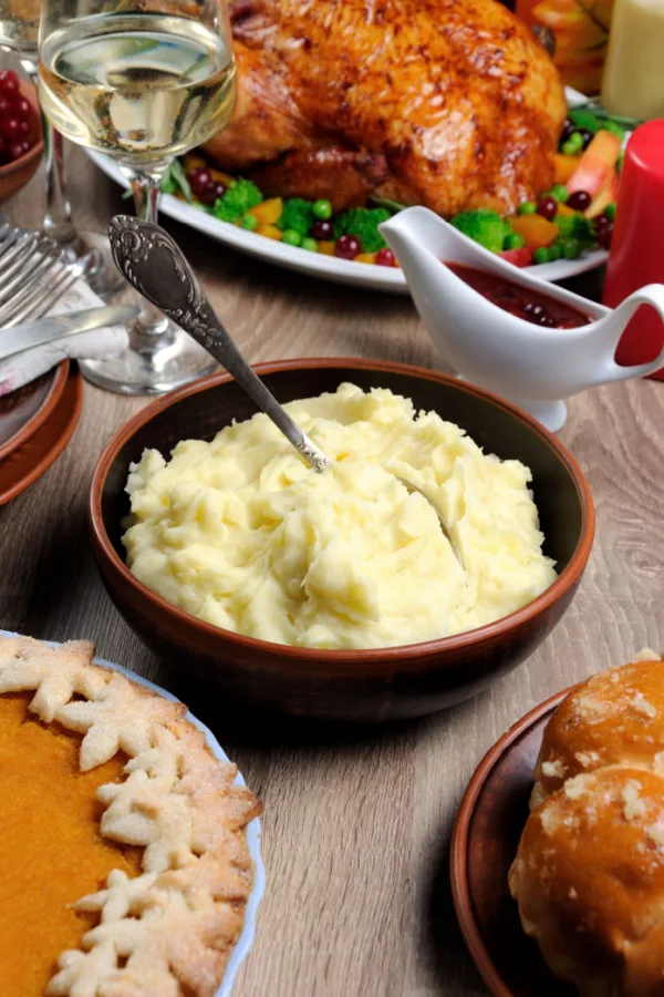 thanksgiving dinner with mashed potatoes