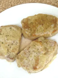 how to cook thin pork chops on white plate