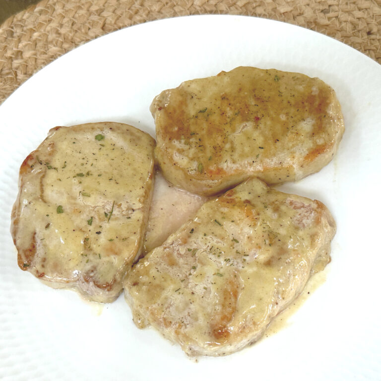 how to cook thin pork chops on white plate