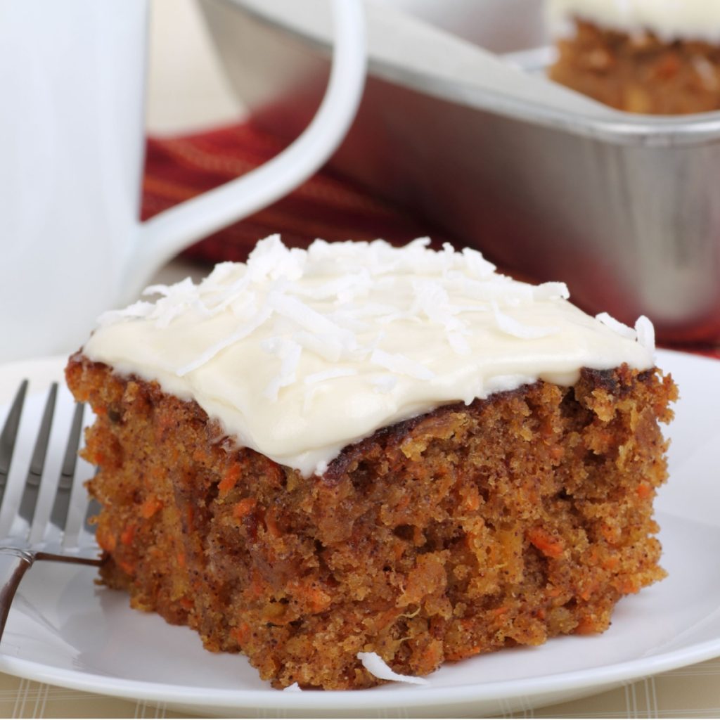 carrot cake with frosting 